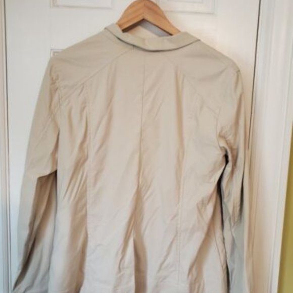 Eddie Bauer Voyager 2.0 Women's Travel Jacket - Picture 2 of 3